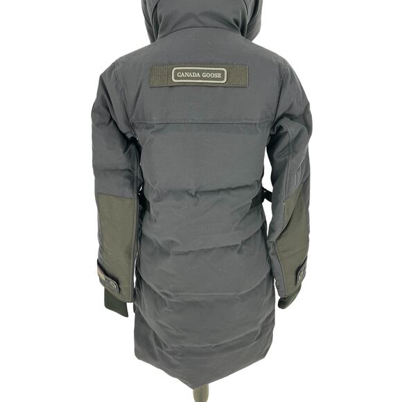 Canada Goose Bennett Parka in Navy & Black - Picture 15 of 16